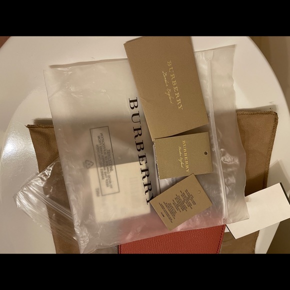 Brand new with tag Burberry wallet - Picture 3 of 8
